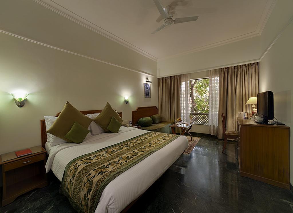 Renest Shraddha Inn - شيردي الغرفة الصورة