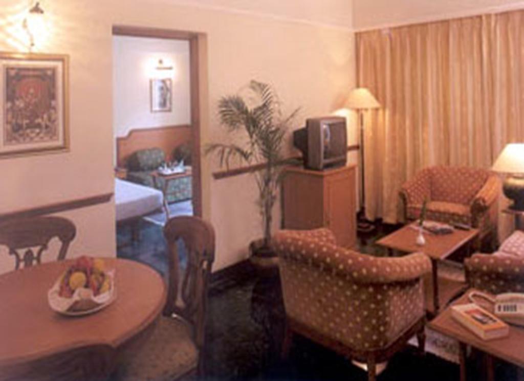 Renest Shraddha Inn - شيردي الغرفة الصورة
