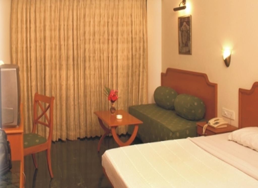 Renest Shraddha Inn - شيردي الغرفة الصورة