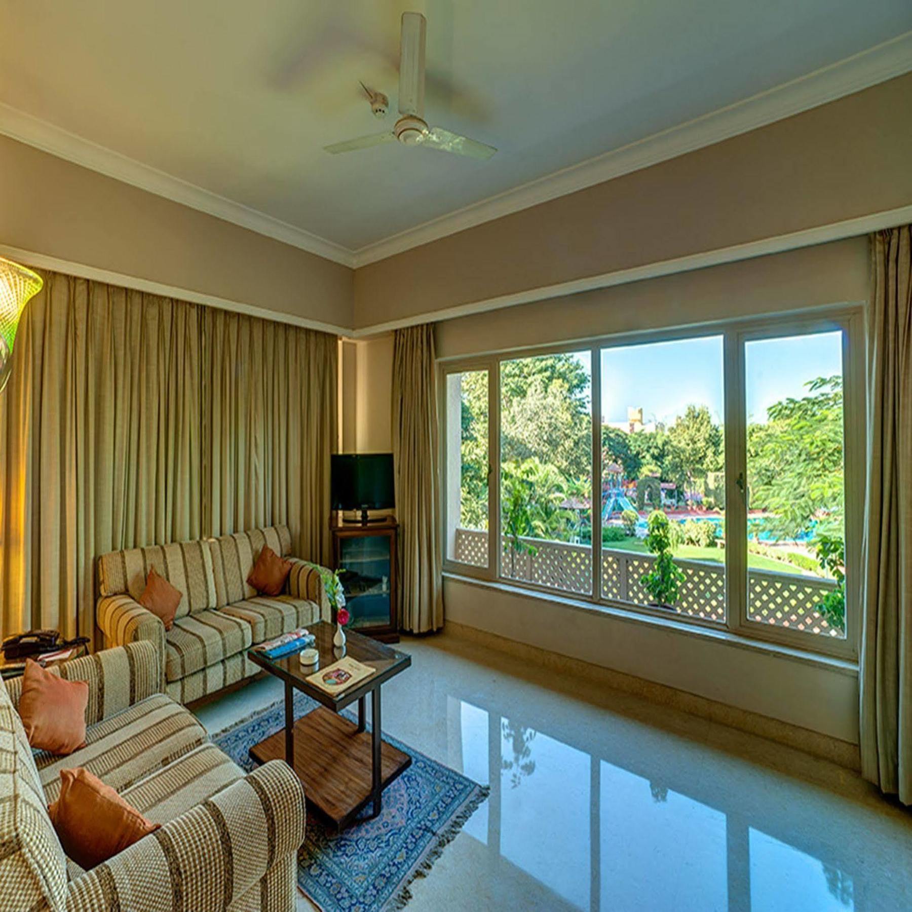 Renest Shraddha Inn - شيردي المظهر الخارجي الصورة